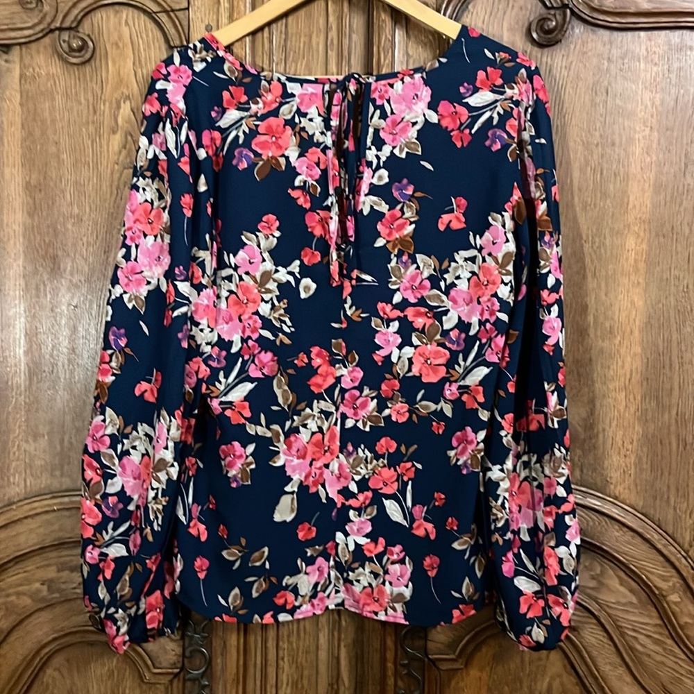 Collection by Bobeau V-Neck Puffed Sleeve Top Floral Keyhole - Picture 9 of 9